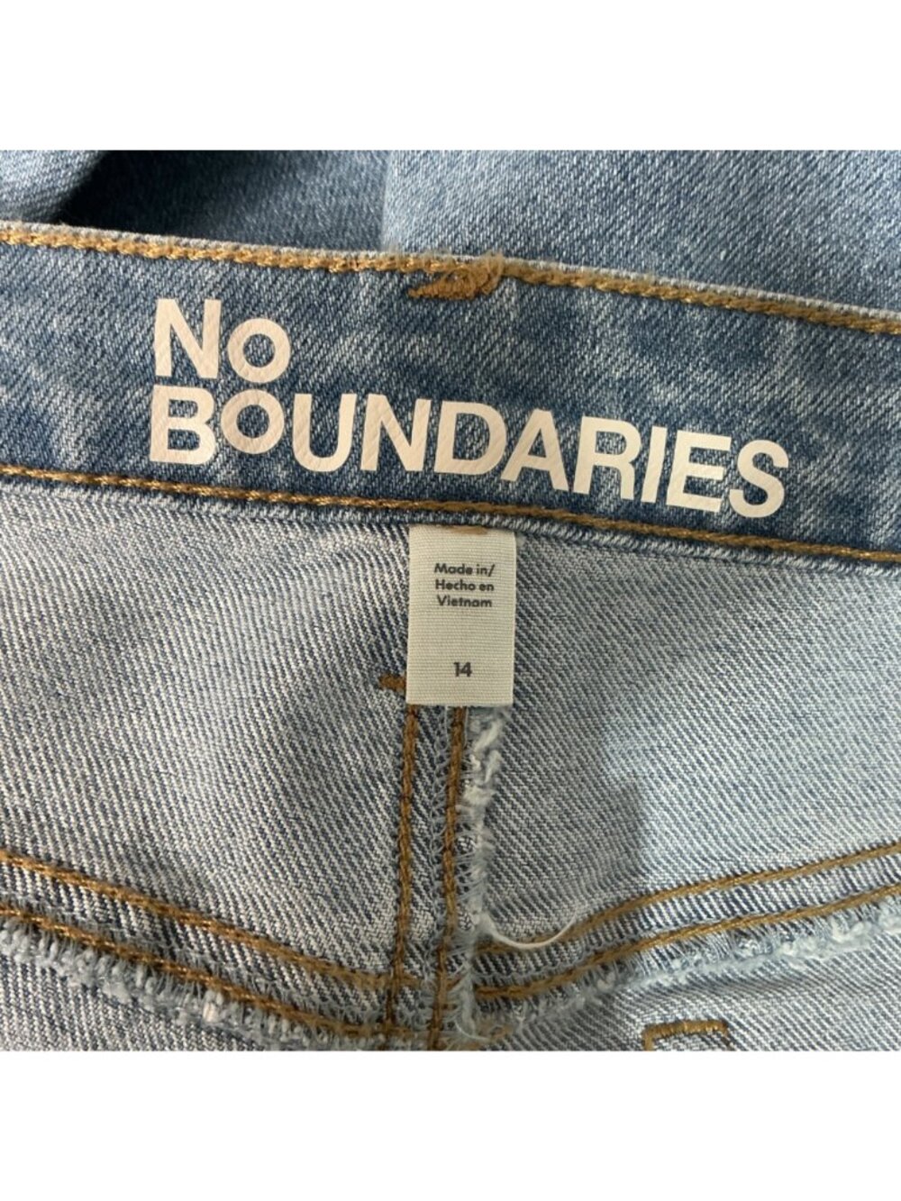 No Boundaries Jean Woman's Mid Rise Relax Flare Boot Cut Nobu Size 14 Light Wash - Picture 4 of 9